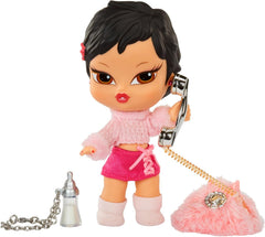 Bratz Babyz Runwayz Doll - Jade - 1 Sammel-Modepuppe mit Modischem Outfit, Niedliche Babypuppe mit einer Halskette, die Auch Als Schlüsselanhänger Dient - Kinderspielzeug - für Kids ab 6 Jahre