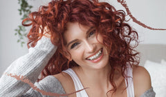 VEGAIROA - Curly Plex Mask - Masque pour boucles définies sans frisottis - Soin hydratant en profondeur - Pour cheveux bouclés ou ondulés - Produit de coiffure professionnel vegan - Masque Capillaire Naty Shop 300ml