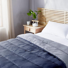 Pikolin Home - Couette réversible 300 G - Garnissage nordique bicolore - Pour lit 90 - confortable, chaude, respirante, bleu marine, 135 X 200 cm Couettes et couettes Naty Shop