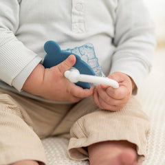 Nattou Anneau de Dentition Refroidisseur en Silicone, Souris, Rempli d'Eau, Sans BPA, 13,5 x 10,5 x 15 cm, Silicone, Bleu/Blanc