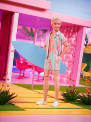 Barbie le film - Poupée fans de films, poupée Ken, poupée de collection avec planche de surf et baskets, corps mobile, cheveux blond platine, convient comme cadeau pour les enfants de 3 ans, HPJ97 Naty Shop Dolls
