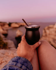 Service à Thé Mate Bio ● 3 Assortiments de Mate + 2 Tasses à Maté Double Paroi en Inox + 2 Bombillas + Instructions d'infusion (Noir)