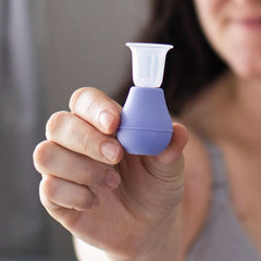 Lansinoh Latch Assist Nipple Everter avec étui pour mamans qui allaitent, offre une correction temporaire des mamelons plats ou inversés, 2 tailles de cônes dans le paquet et un étui de transport hygiénique Accessoires d'allaitement Bebe Naty Shop