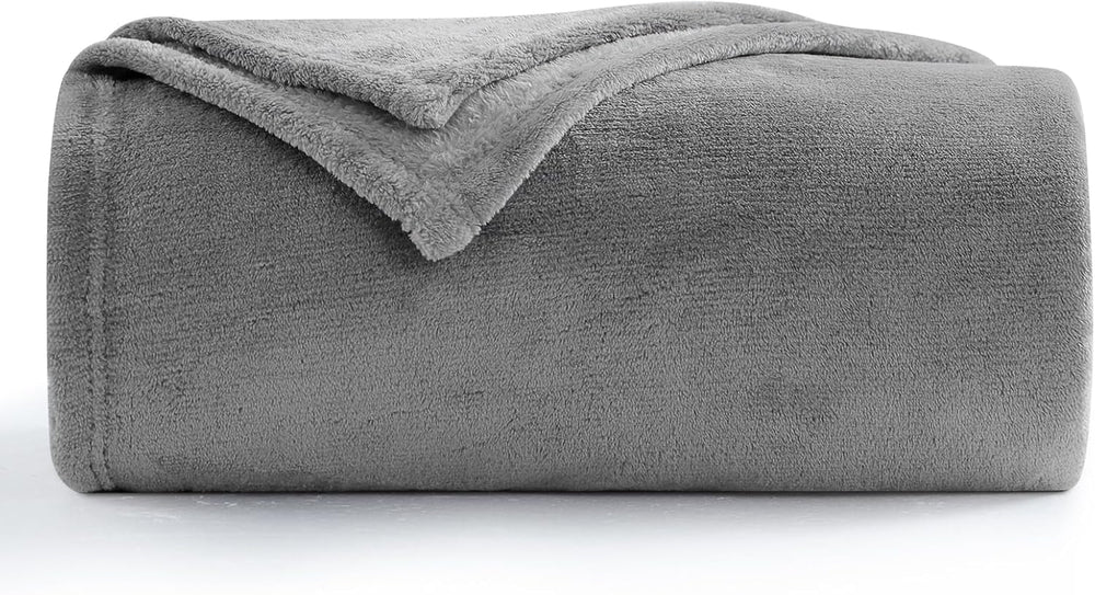 Aisbo Couverture moelleuse Gris - Couverture polaire 150 x 200 cm XL Couverture chaude pour canapé, couverture de vie confortable gris clair douce comme couverture de salon, couverture de canapé pour lits et couvertures d'hiver Besuche den Aisbo-Store Gris 150 x 200 cm