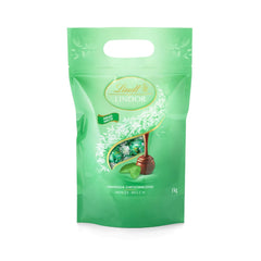 Boules de chocolat LINDOR | Sac refermable de 1 kg | env. 80 boules de chocolat au lait fourrées à la menthe | Emballage en vrac et boules de chocolat au caramel salé LINDOR
