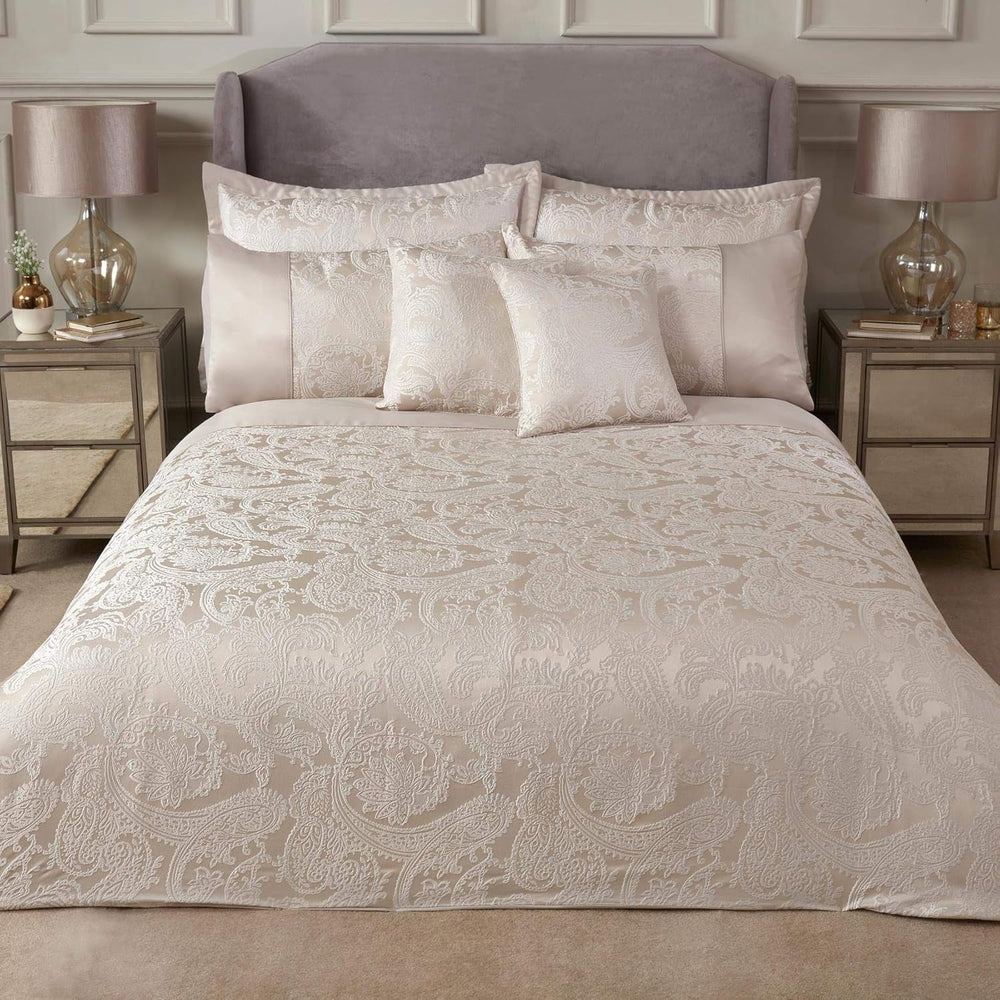 Couette Duchesse pour lit king size, 100% polyester, couleur crème Lits et Couettes Emma Barclay Couleur crème King size