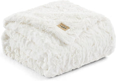 UGG Adalee 10483 Couverture douce en fausse fourrure, réversible, luxueuse, confortable, moelleuse, moelleuse, style hôtel, bohème, décoration de la maison, couvertures douces, luxueuses et confortables pour canapé, 178 x 127 cm, lits et couvertures UGG ivoire