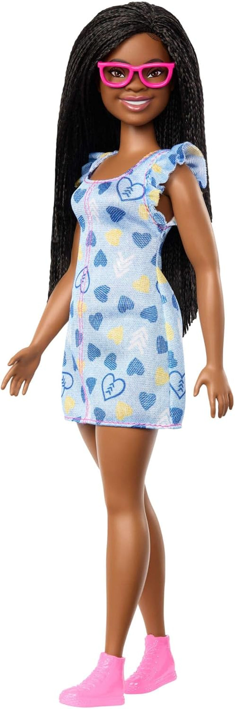Păpușa Barbie Fashionistas nr. 229 cu sindrom Down, într-o rochie cu model de inimă, dezvoltată în colaborare cu Societatea Națională pentru Sindromul Down, HYK14