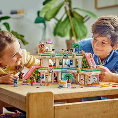 LEGO Store Friends Heartlake City Dollhouse Jouet pour filles et garçons Ensemble de figurines Favorise le développement socio-émotionnel Cadeau pour les enfants de 8 ans 42604 Ensembles de construction Besuche den LEGO-Store