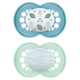 Sucette MAM à partir de 6 mois avec tétine symétrique, plate et flexible, en silicone souple, facile à utiliser, avec boîte auto-stérilisante, Originale, Bleu clair, 2 pièces