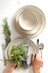 MÄSER 931371 Nottingham Vintage Series Service de table pour 4 personnes, service de table 8 pièces, assiettes plates et assiettes plates, rond irrégulier look rétro, grès, beige