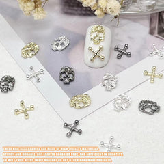 120pcs Croix Crâne Nail Art Décorations Ensemble Or Argent Métal Nail Art Charms Punk Alliage Nail Art Bijoux Pierres Étincelantes Accessoires