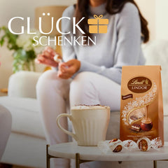 Chocolat Lindt | Sac Tiramisu LINDOR | 137g | 11 boules de chocolat au lait fourrées au tiramisu fondant | Cadeau de chocolat