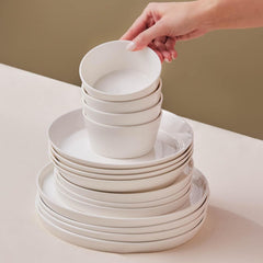 Set de veselă Karaca Stream Bone Bomo pentru 12 persoane, set elegant de farfurii pătrate, veselă elegantă din porțelan alb