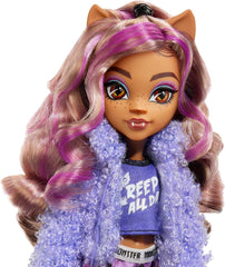 MONSTER HIGH Poupée et accessoires de soirée pyjama, poupée loup Clawdeen avec chat de compagnie, croissant, Creepover Party, HKY67