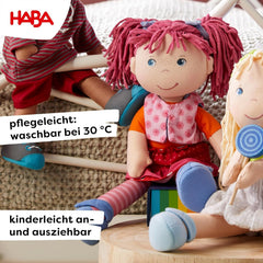HABA Puppe Lilli-Lou – Weiche Stoffpuppe ab 18 Monaten – 30 cm mit Kleidung & Haaren – Ideale Spielgefährtin für Kleinkinder – 1302842001