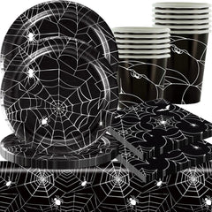Ensemble de couverts en papier Halloween Spider de 49 pièces comprenant des assiettes, des serviettes, des verres et une nappe. Vaisselle noire avec assiettes à dessert, serviettes et verres.