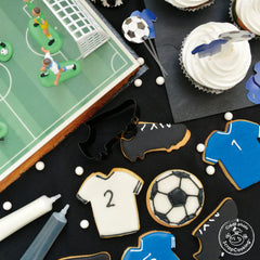 SCRAP COOKING 4 Forme de Biscuiți cu Forme de Fotbal – Forme de Biscuiți din Oțel Inoxidabil – Forme de Fotbal, Tricou, Pantofi, Pahar – Forme pentru Torturi Mici – Accesorii de Coacere, Decorațiuni de Ziua de Naștere – 2086