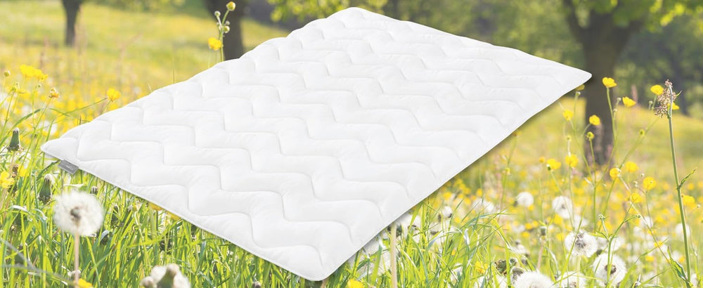 Couette d'été légère Traumnacht 155X220 Cm, couette anti-allergique, spécialement pour l'été, avec housse en microfibre douce et confortable, certifiée Oeko Tex, produite selon la norme de qualité allemande Couettes et couettes Naty Shop Couverture d'été 155 X 220