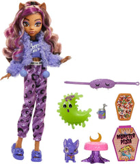 MONSTER HIGH Poupée et accessoires de soirée pyjama, poupée loup Clawdeen avec chat de compagnie, croissant, Creepover Party, HKY67