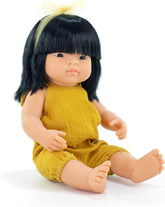 Păpușă Miniland, 38 cm, fată asiatică. Fabricată în Spania. Corectă din punct de vedere anatomic. Colecția My Friend & Me