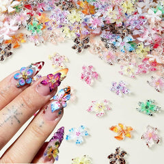 50pcs Charms d'ongles de fleurs 3D, Nail Art en gel 3D, Charms d'ongles, Bijoux d'été colorés, Accessoires d'ongles à faire soi-même, Cristaux de fleurs d'hibiscus en relief, Nail Art dégradé pour femmes