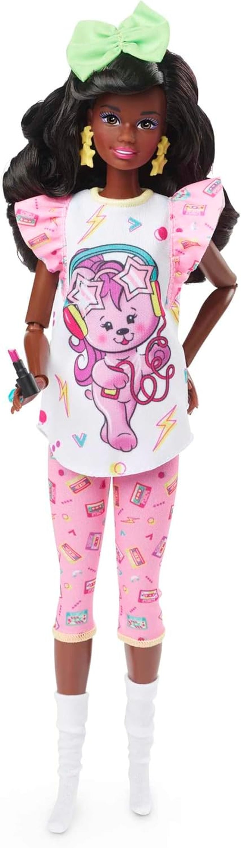 Barbie Rewind - Figurine de collection nostalgique des années 80 avec de magnifiques cheveux et tenues, comprend une télévision, du pop-corn et un téléphone, pour les fans et les collectionneurs, HJX19