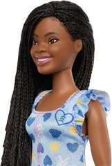 Poupée Barbie Fashionistas no. 229 atteintes du syndrome de Down dans une robe à motif cœur développée en collaboration avec la National Down Syndrome Society, HYK14