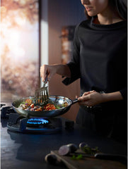 Poêle à induction WMF Profi Resist 24 cm, matériau avec revêtement multicouche, structure en nid d'abeille, poignée en acier inoxydable, casseroles et poêles allant au four Naty Shop