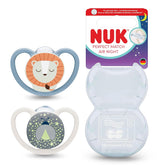 Sucettes NUK Perfect Match Air Night pour bébés | 0-6 mois | Sucettes qui brillent dans le noir qui favorisent la circulation de l'air et empêchent la bave | 95 % d'acceptation par les bébés** | Lion | Paquet de 2