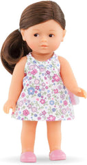 Corolle 9000240020 - Romy brunett Les Tendances Mini Corolline 20cm, Poupée Française au Charme et Parfum Vanille, 20 cm