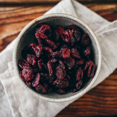 Canneberges Seeberger, canneberges canadiennes coupées en deux, fruitées et sucrées, 13 x 125 grammes Produits déshydratés Naty Shop