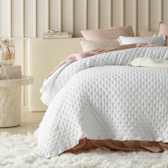 ROOM99 Molly Cuvertură de pat elegantă în alb 240 X 260 Cm Cuvertură de pat versatilă ca cuvertură de pat sau canapea Pătură de aruncare pentru pat și canapea Stil de cuvertură Ideal ca cuvertură de pat Paturi si Cuverturi Besuche den ROOM99-Store Titlu implicit