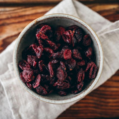 Canneberges canadiennes Seeberger, coupées en deux, fruitées et sucrées Naty Shop Produits déshydratés