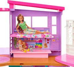 Maison de vacances Barbie (116 x 77,9 cm), maisonnette 6 places, entièrement meublée avec accessoires, meubles et ascenseur, pliable et rangement, poupée, cadeau pour enfants à partir de 3 ans, HCD50