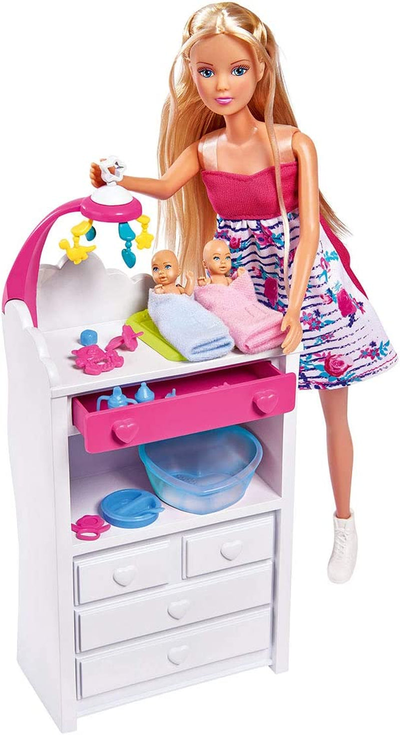 Simba 105733333 - Steffi Love Welcome Twins, poupée enceinte avec jumeaux, table à langer et baignoire, accessoires, poupée mannequin, 29 cm, pour enfants de 3 ans et plus