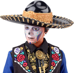 Păpușă Ken Barbie 2022 Día De Muertos cu cămașă, vestă și sombrero, vopsea de față Calavera, cadou pentru colecționari