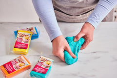 Fondant laminé FunCakes Marron Marron : Facile à utiliser, lisse, flexible, doux et pliable, parfait pour décorer des gâteaux, Halal, casher et sans gluten, 250 g de pâte à sucre Naty Shop