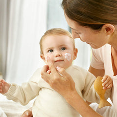 WELEDA Crème Visage Bio Bébé Calendula - Hydratant cosmétique naturel à l'huile d'amande et à la cire d'abeille pour les soins de la peau sèche. Crème de soin visage naturelle pour bébés et enfants (1x 50ml) Enfants - Bains et Soin Naty Shop