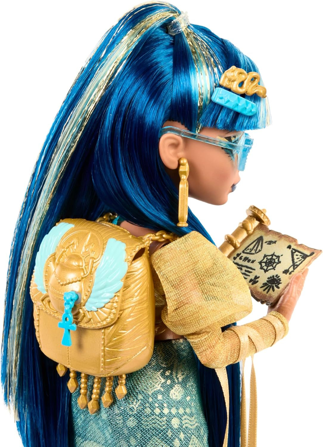Poupée Monster High Cleo De Nile vêtue d'un chemisier doré et d'une jupe superposée, comprend le cobra Hissette et des accessoires tels qu'un cartable, une collation et un rouleau de papier toilette, HXH74