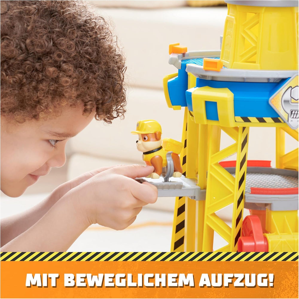 Rubble & Crew - Kran-Spielset Baupfoten Hof 68 cm, mit Rubble-Figur, Planierraupen-Fahrzeug und 340 g Build-it Kinetic Sand, Licht und Sound, ab 3 Jahren