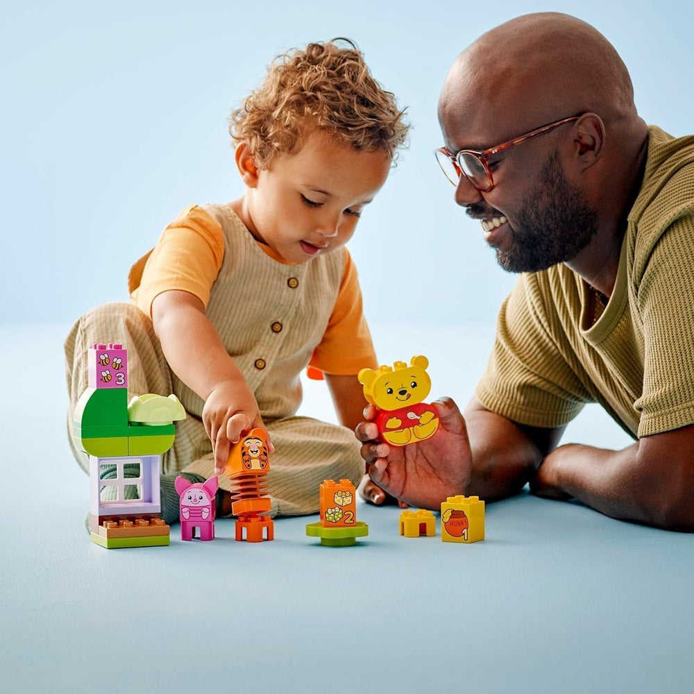 LEGO DUPLO - Disney Winnie l'ourson's Birthday Party - jouet éducatif pour les enfants d'âge préscolaire - set de 3 figurines dont Winnie l'ourson, Tigrou et Porcinet - idée cadeau pour garçons et filles à partir de 1 an et demi 10457 Beuche sets de construction dans le LEGO-Store