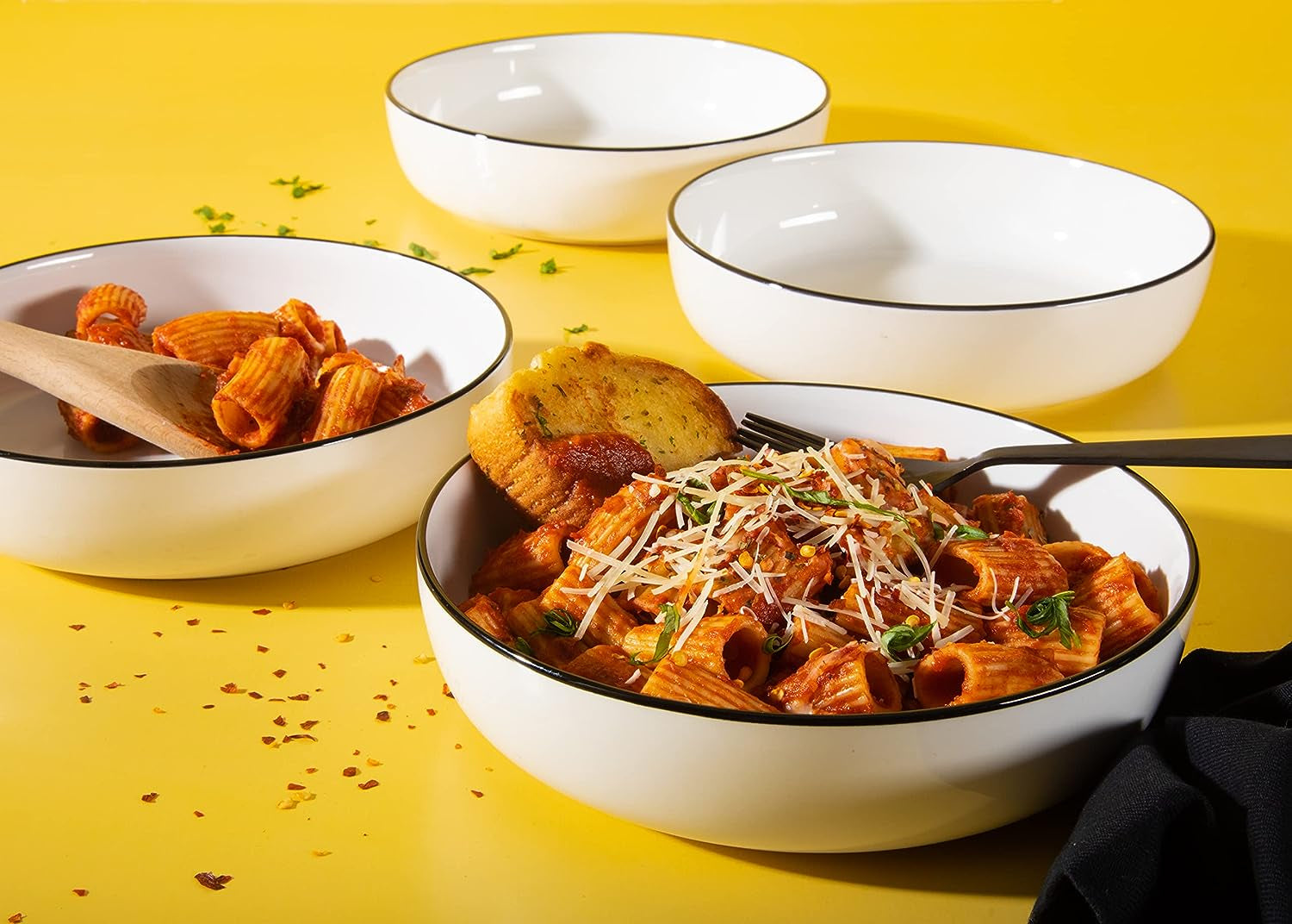 Oslo 16-teiliges Geschirrset, Schwarzer Rand