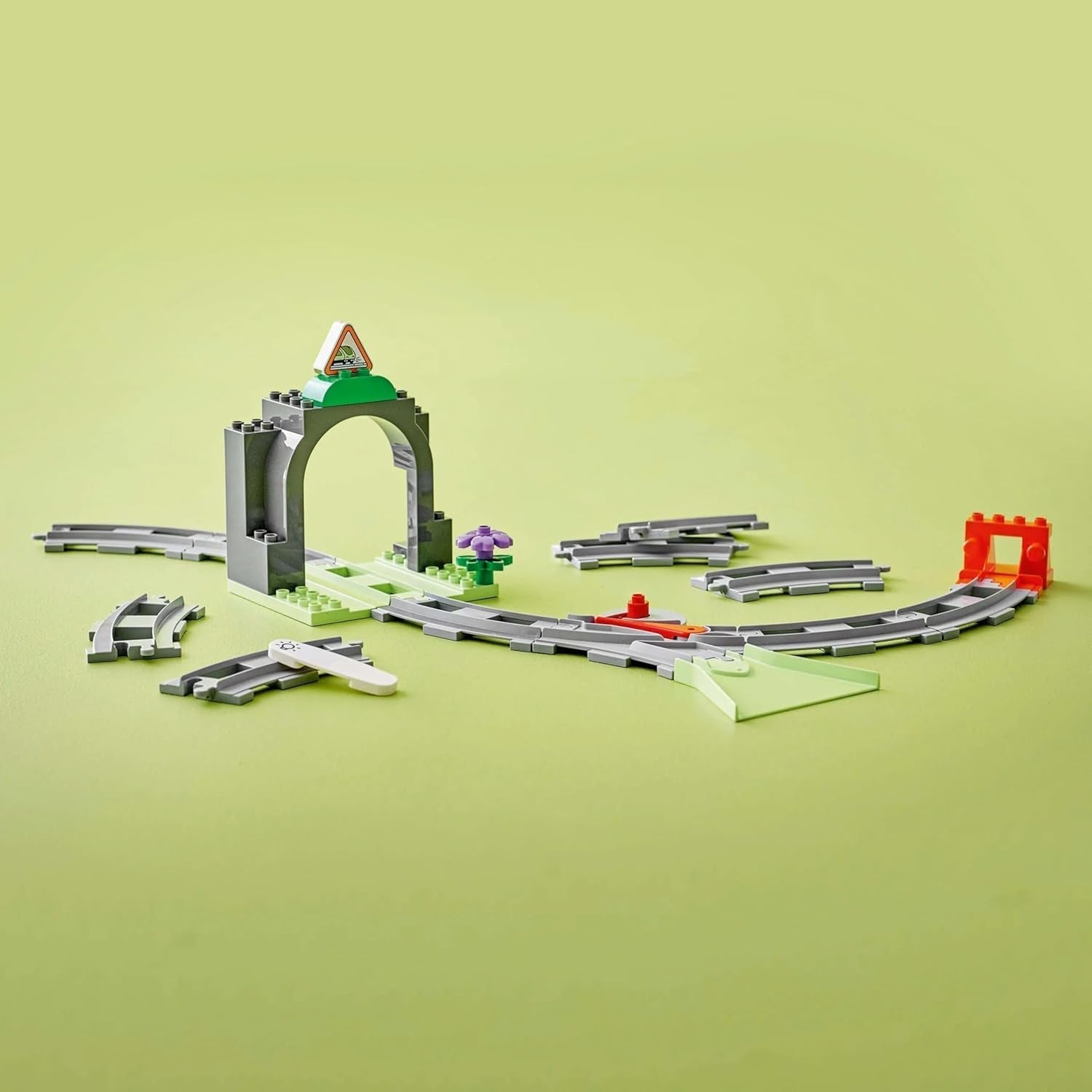 LEGO DUPLO Town Tunnel ferroviaire et voies ferrées - Ensemble d'extension, cadeau pour les tout-petits, encourage la dextérité, ensemble de jeu pour les fans de véhicules de 2 ans, jouet d'apprentissage créatif 10425 Ensembles de construction Besuche den LEGO-Store