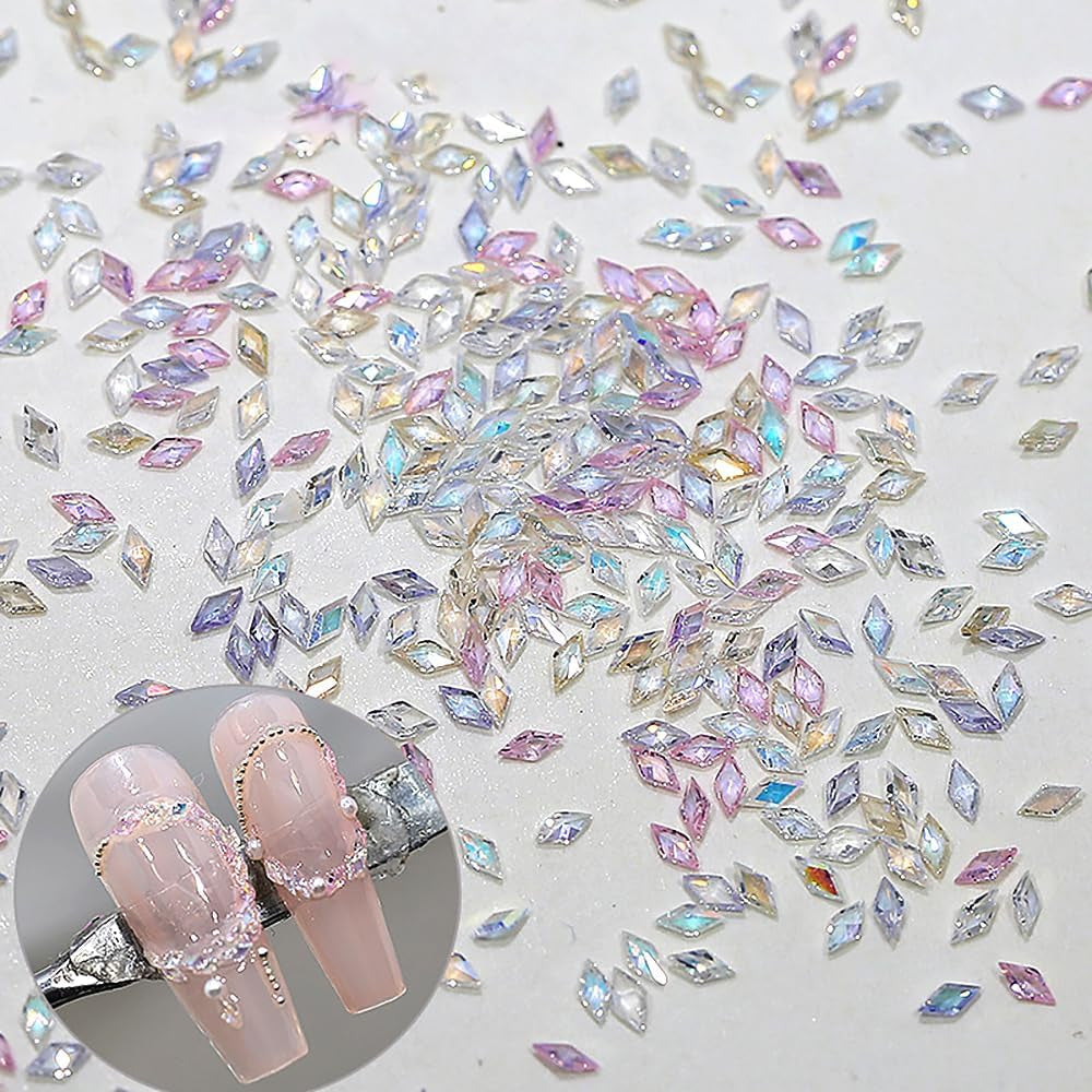 50pcs petits losanges de zircone paillettes pierres à ongles porte-clés couleurs mélangées strass scintillants breloques à ongles Mini losange cristaux à ongles diamant ongles strass breloques à ongles accessoires pour ongles Nail Art