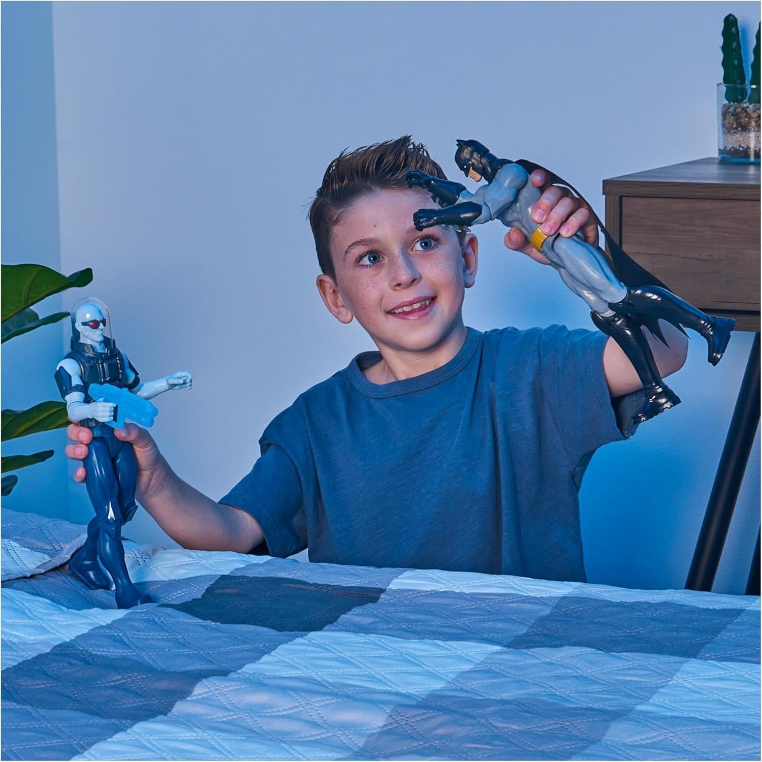 Figurine d'action Batman S1, hauteur 30 cm, entièrement mobile pour des aventures passionnantes et des cascades pleines d'action, jouet pour enfants à partir de 4 ans, figurines d'action au design original de bande dessinée Naty Shop