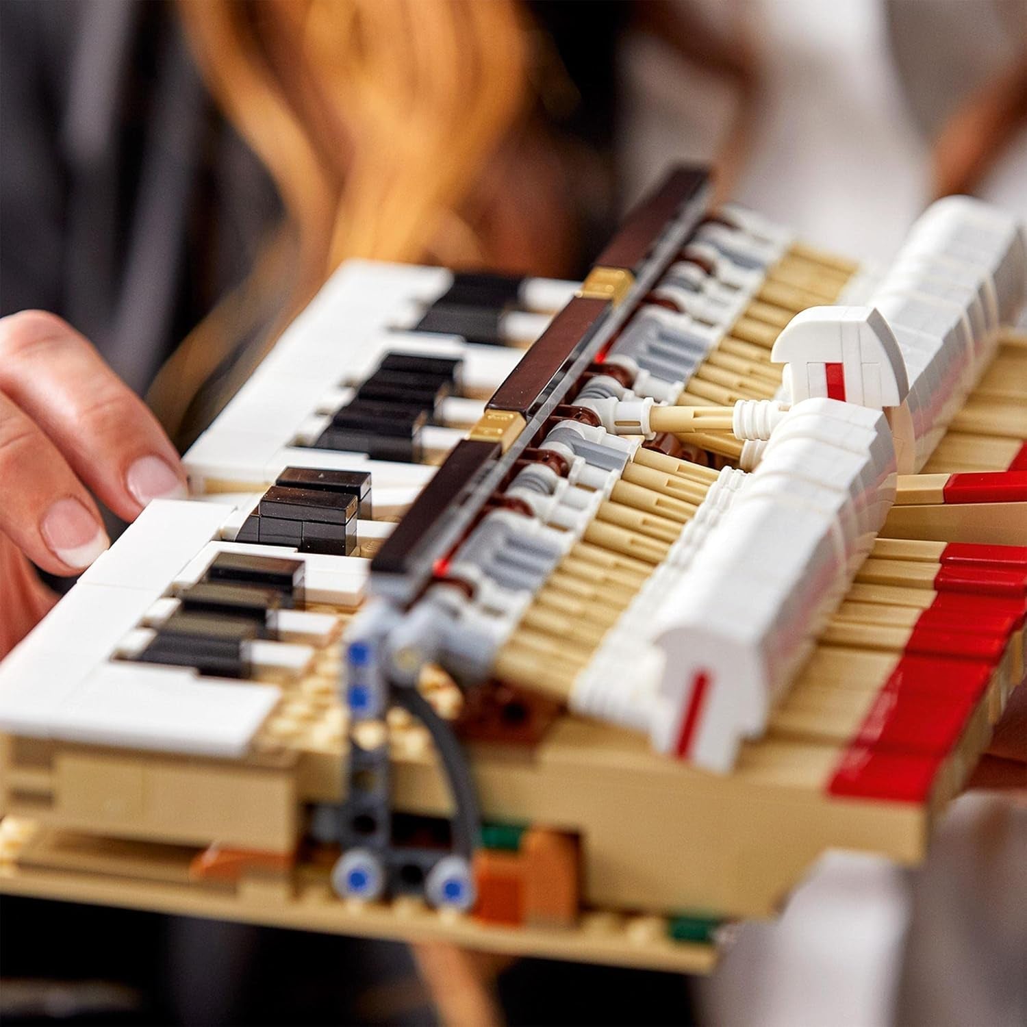 Piano à queue de concert LEGO Ideas (21323) ; Jeu de construction ; Votre propre piano de concert ; Grand projet de modélisation pour le talentueux pianiste, musicien, mélomane ou amateur (3 662 pièces) Jeux de construction Besuche dans le LEGO-Store