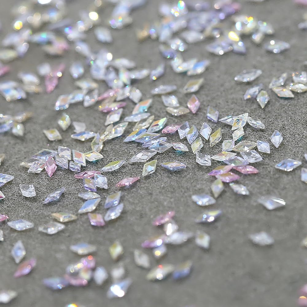 50pcs petits losanges de zircone paillettes pierres à ongles porte-clés couleurs mélangées strass scintillants breloques à ongles Mini losange cristaux à ongles diamant ongles strass breloques à ongles accessoires pour ongles Nail Art
