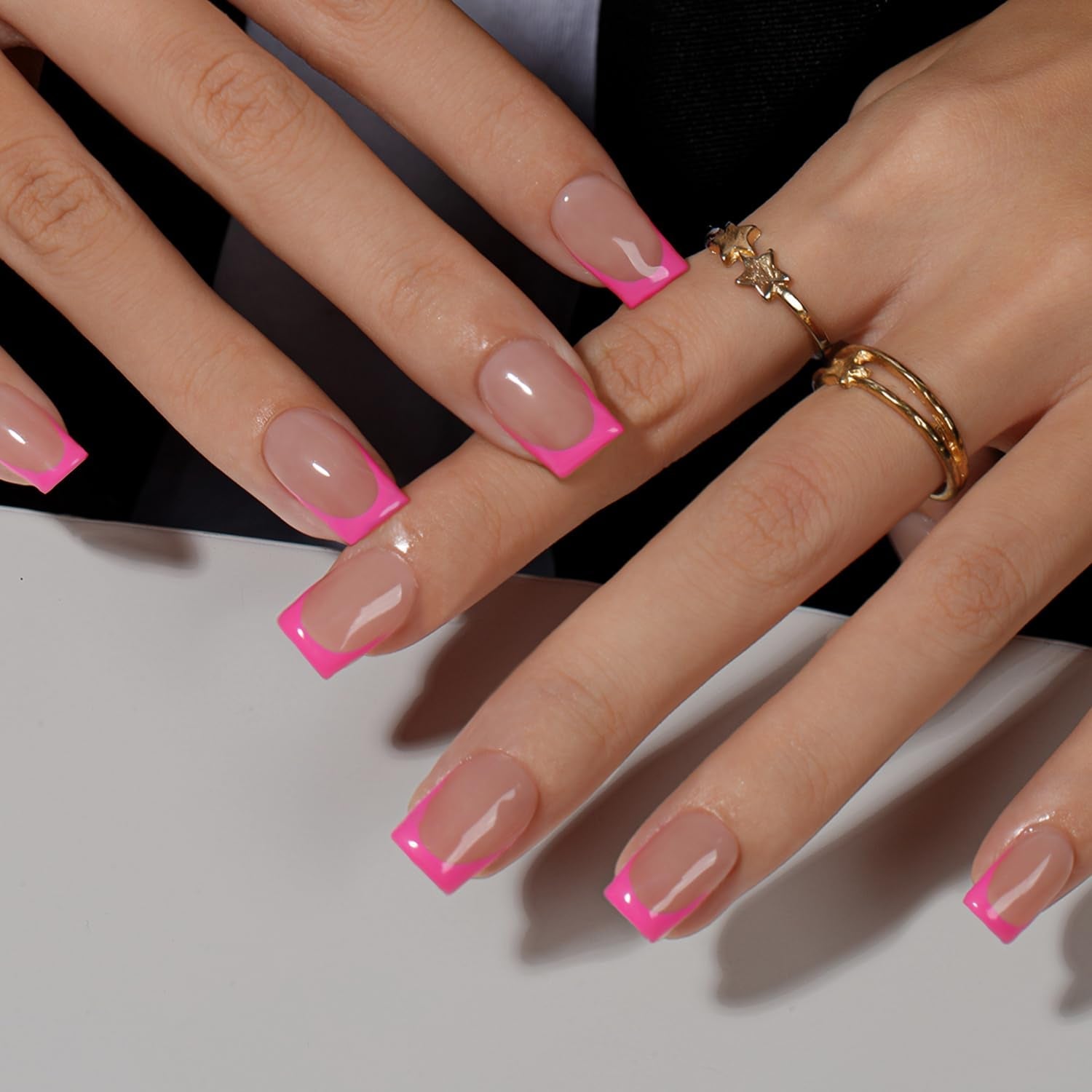 Faux ongles à pointe française courte – 30 pièces d'ongles noirs à coller sur des ongles carrés courts, faux ongles à pointe française avec colle, ensemble d'ongles artificiels carrés pour femme