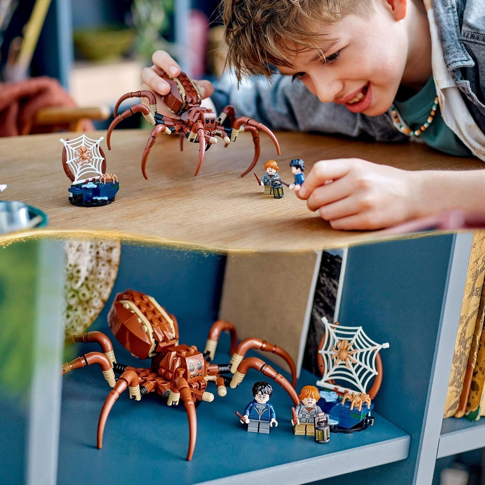 LEGO Harry Potter Aragog dans la forêt interdite, Spider Fantasy Playset, créature mythique, 2 figurines, cadeau magique pour les garçons, les filles et les fans à partir de 7 ans 76434 Ensembles de construction Besuche den LEGO-Store